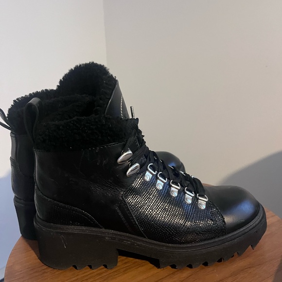 Authentic Black Leather Women's Boots by Chloé - Picture 4 of 5